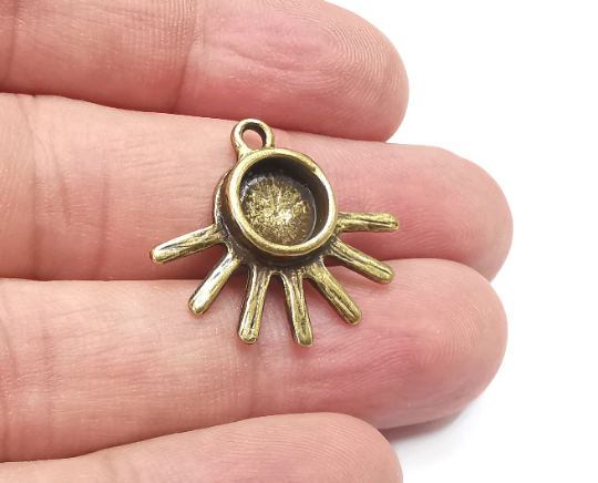 Sun Pendant Bezel, Resin Blank, inlay Mounting, Mosaic Frame Cabochon Base Dry Flower Setting, Antique Bronze Plated 8mm bezel G28913