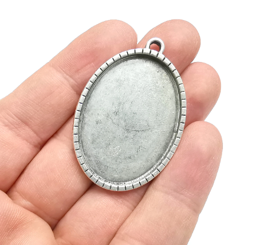 Oval Pendant Blanks, Resin Bezel Bases, Mosaic Mountings, Dry flower Frame, Polymer Clay base, Antique Silver Plated (40x30mm) G29550