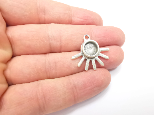 2 Silver Pendant Bezel, Resin Blank, inlay Mounting, Mosaic Frame Cabochon Base Dry Flower Setting, Antique Silver Plated 8mm bezel G28926