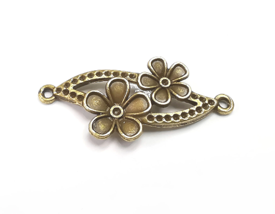 2 Flower Connector Charms, Dangle Pendant, Earring Charms, Jewelry Findings, Antique Bronze Plated (36x17mm) G29515
