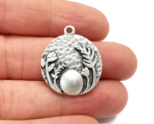 Garden Flowers Charms Full Moon Charms Hammered Disc Pendant Antique Silver Plated (28x25mm) G28232