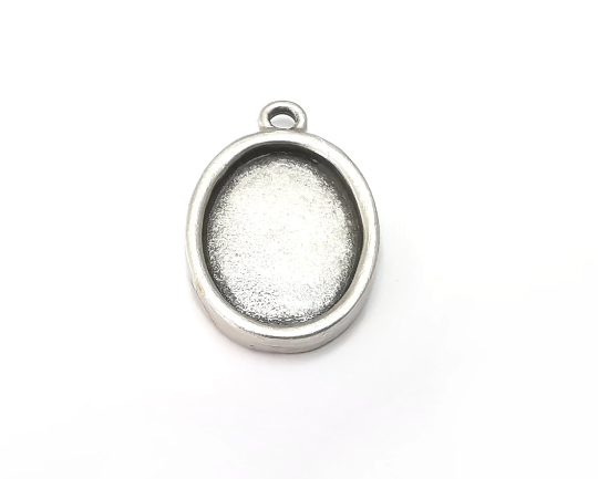 Oval Charm Bezel, Resin Blank, inlay Mounting, Mosaic Pendant Frame, Cabochon Base,Dry Flower Setting,Antique Silver Plated (18x13mm) G28741