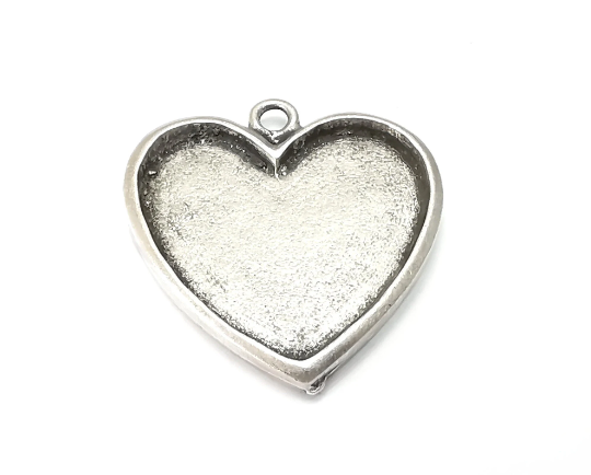 Heart Pendant Bezels, Resin Blank, inlay Mountings, Mosaic Frame, Cabochon Bases, Dry Flower Settings Antique Silver Plated (25x25mm) G28464