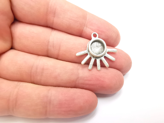 2 Silver Pendant Bezel, Resin Blank, inlay Mounting, Mosaic Frame Cabochon Base Dry Flower Setting, Antique Silver Plated 8mm bezel G28926