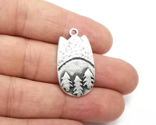 Trees Hill Charms, Hammered Pendant, Antique Silver Plated (32x17mm) G28490