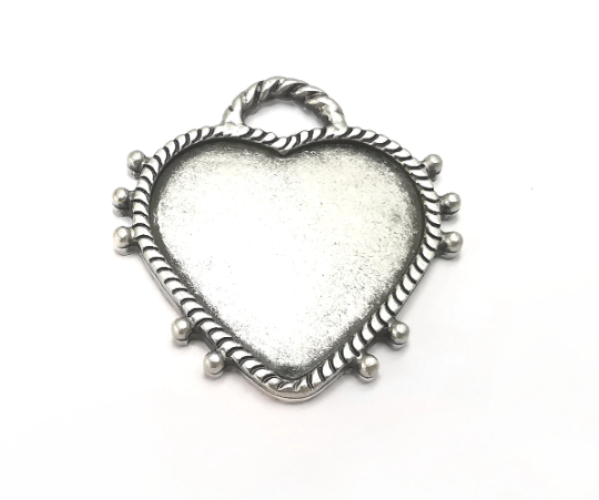 Heart Pendant Bezel, Resin Blank, inlay Mountings, Mosaic Frame, Cabochon Bases, Dry Flower Settings, Antique Silver Plated (29mm) G28796
