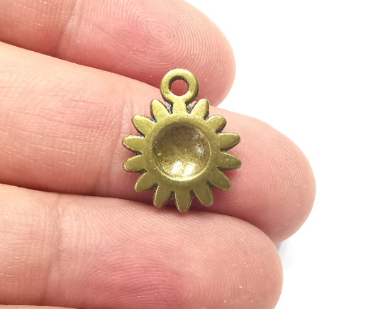 Sunflower Charms Daisy Flower Round Charms Antique Bronze Plated Charms (18x15mm) G28288