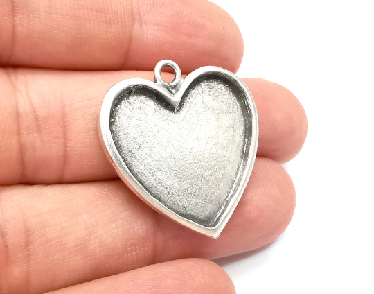 Heart Pendant Bezels, Resin Blank, inlay Mountings, Mosaic Frame, Cabochon Bases, Dry Flower Settings Antique Silver Plated (25x25mm) G28464