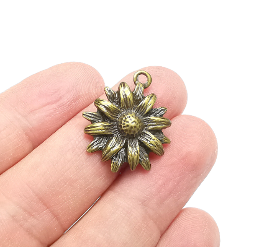 Flowers Charms, Sun flower Charms, Daisy Charms, Antique Bronze Plated Plants Charms (25x21mm) G29587