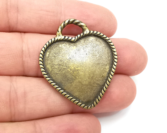 Heart Pendant Bezels, Resin Blank, inlay Mountings, Mosaic Frame, Cabochon Bases, Flower Settings, Antique Bronze Plated (30x28mm) G28480