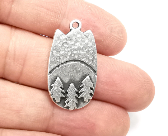 Trees Hill Charms, Hammered Pendant, Antique Silver Plated (32x17mm) G28490