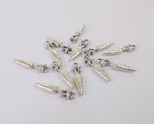 10 Carrot charms Antique silver plated charms (24x6mm) G24422