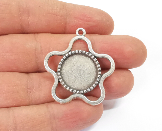 2 Flowers frame pendant blank bezel Antique silver plated pendant (38x35mm) (18mm Blank Size) G24424