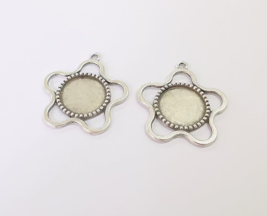 2 Flowers frame pendant blank bezel Antique silver plated pendant (38x35mm) (18mm Blank Size) G24424