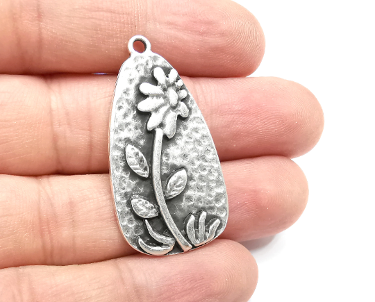 Flower Charms Hammered Pendant Antique Silver Plated (41x22mm) G28489