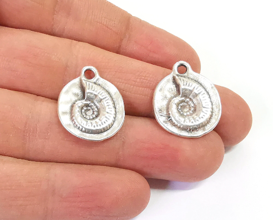 4 Ammonite round (double sided) charms Antique silver plated charms (23x19mm) G24403