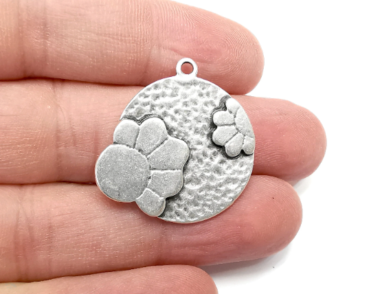 Flower Hammered Disc Dangle Charms, Antique Silver Plated Charms (32x32mm) G28976