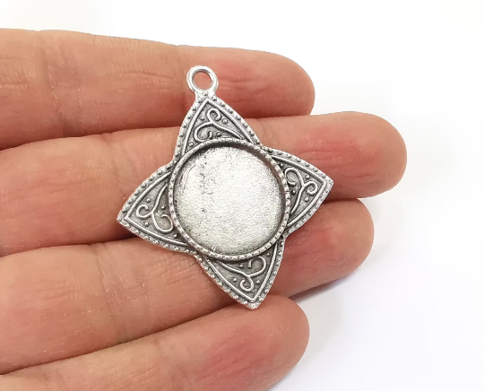 2 Silver frame pendant blank Antique silver plated pendant (44x39mm) (20mm Blank Size) G24404