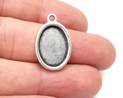 Oval Charm Bezel, Resin Blank, inlay Mounting, Mosaic Pendant Frame, Cabochon Base,Dry Flower Setting,Antique Silver Plated (18x13mm) G28741