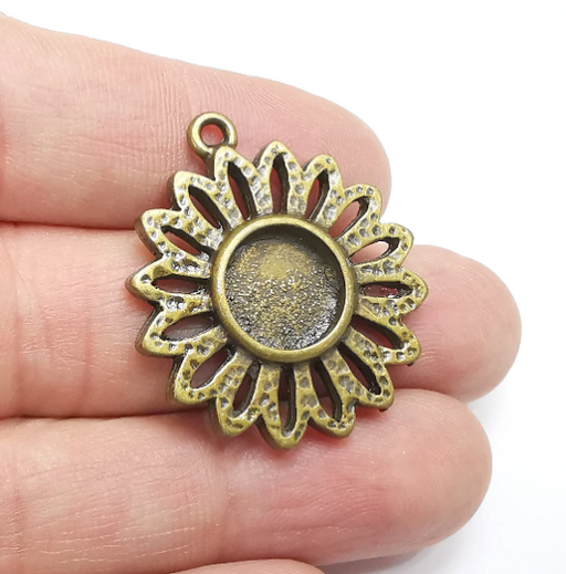 Flower Charms Pendant Bezels, Resin Blank, inlay Mountings, Mosaic Frame, Cabochon Bases Flower Settings Antique Bronze Plated (12mm) G29380