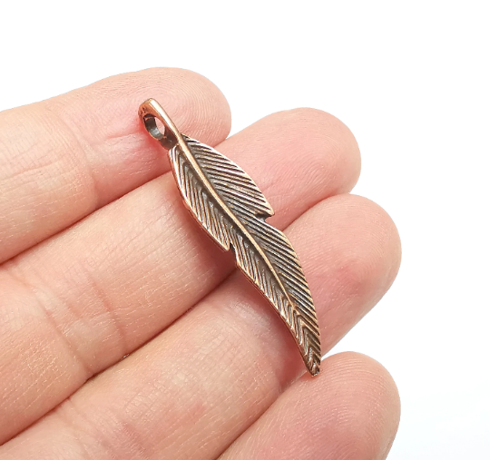 2 Feather Charms, Antique Copper Plated Charms (41x10mm) G29543