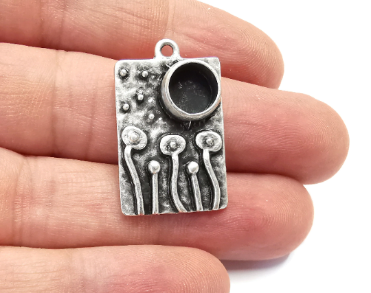 Flower Charms Mushrooms Plants Hammered Charms Blank Resin Bezel Mounting Cabochon Base Setting Antique Silver Plated (8mm Blank) G28250