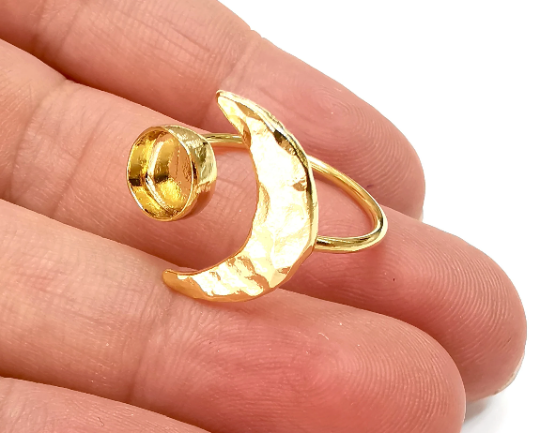 Crescent Moon Hammered Ring Blank Base Bezel Settings Cabochon Base Mountings Adjustable , Shiny Gold Plated Brass (8mm Blank) G28200