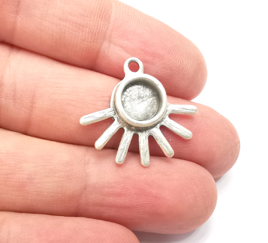 2 Silver Pendant Bezel, Resin Blank, inlay Mounting, Mosaic Frame Cabochon Base Dry Flower Setting, Antique Silver Plated 8mm bezel G28926
